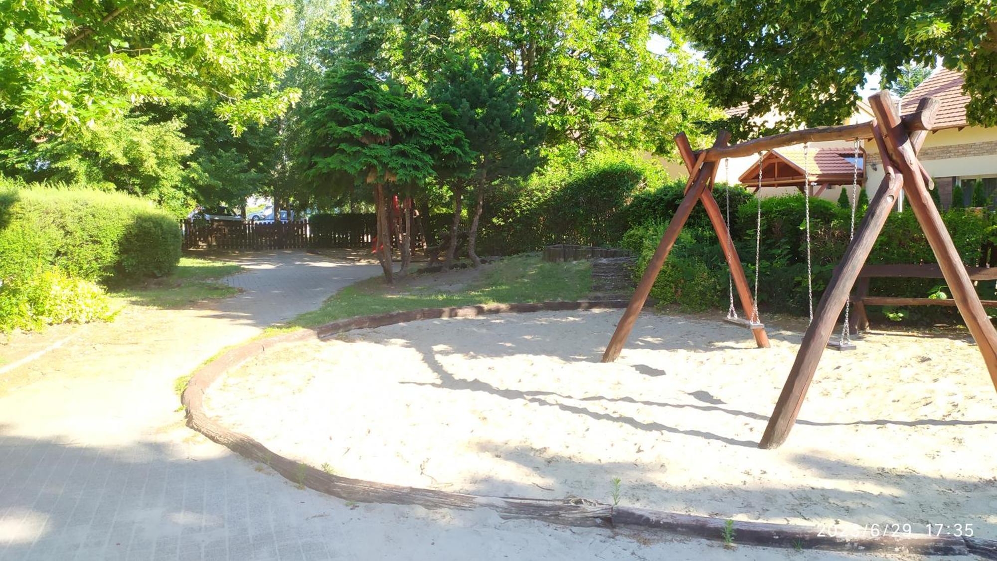 Tuerkiz Apartman - 5 Szobas 13 Fos Apartmanhaz 4Km A Balaton- Balatonszabadi Fürdőtelep Екстериор снимка