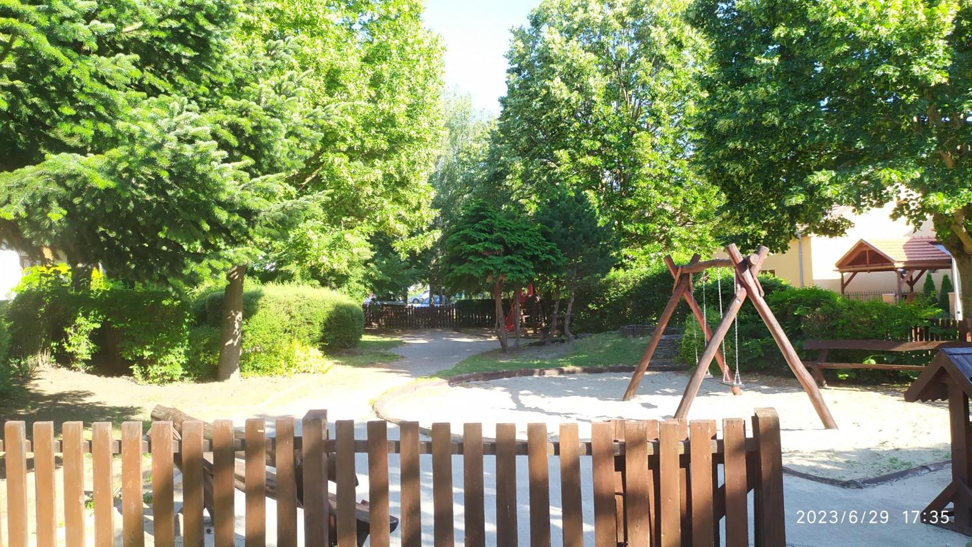 Tuerkiz Apartman - 5 Szobas 13 Fos Apartmanhaz 4Km A Balaton- Balatonszabadi Fürdőtelep Екстериор снимка